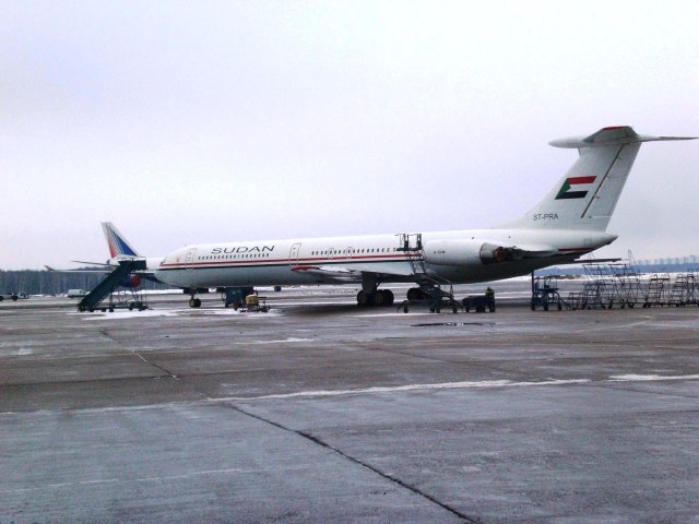 Ил-62М из Судана на приангарной стоянке АТБ в Домодедово.Февраль 2014 г. (1).JPG